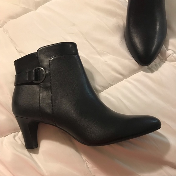 Black kitten heel booties - Picture 3 of 6